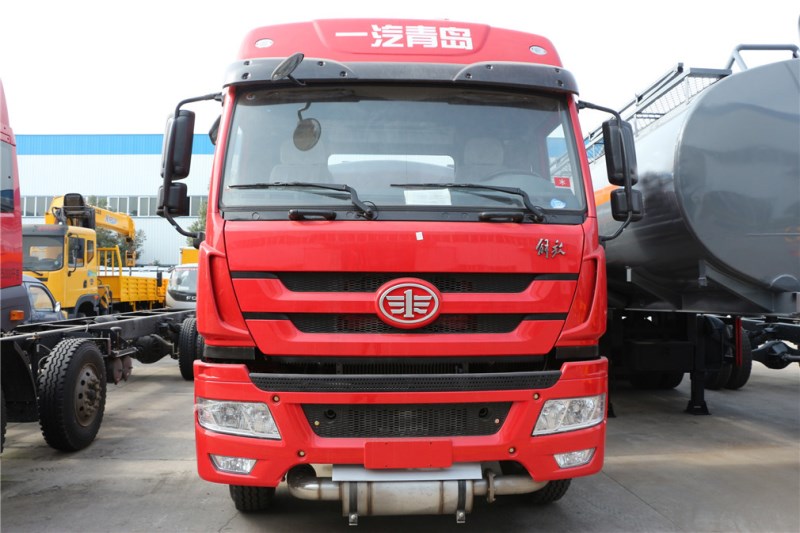 解放悍V CLW5314GFWC5腐蝕性物品罐式運(yùn)輸車